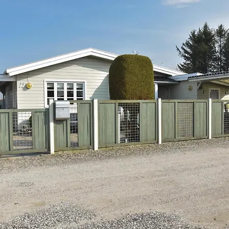 Three-bedroom Holiday In Holiday home *